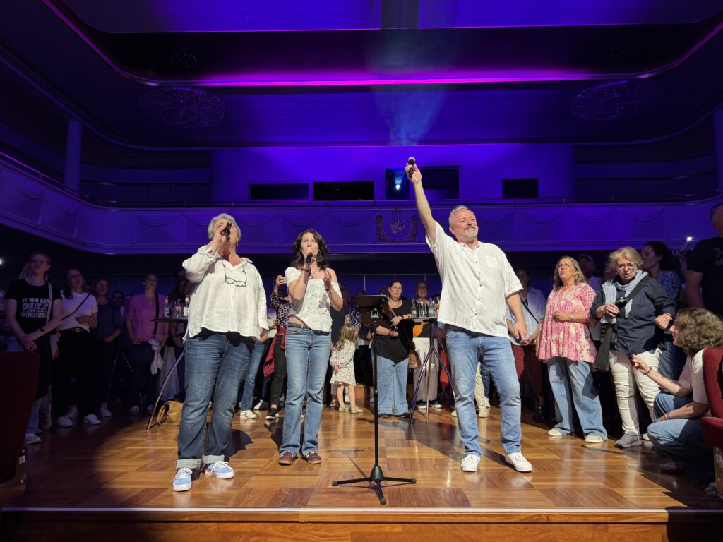 Sing Along – Fire Evening House Band