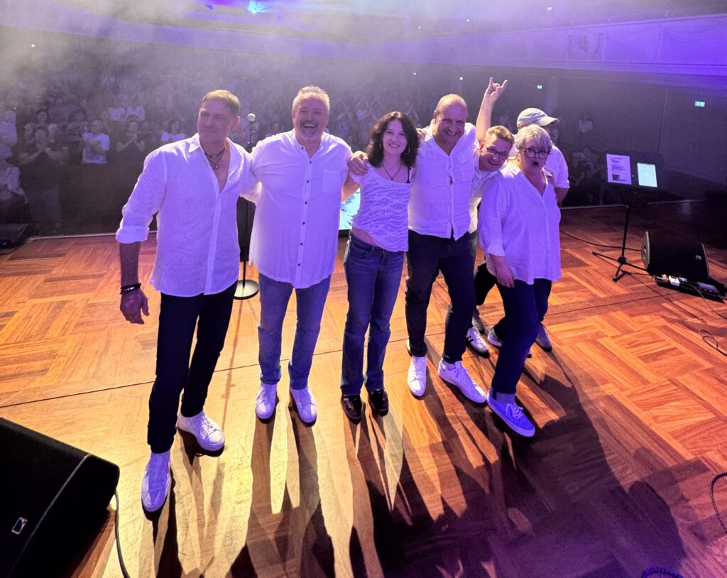 Sing Along – Fire Evening House Band
